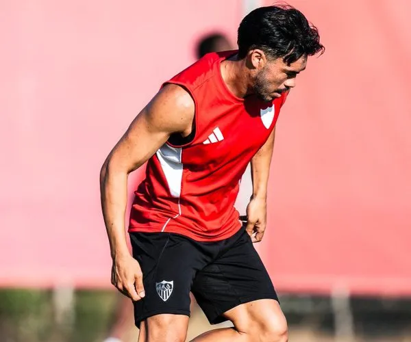 suazo_sevilla_chileno_@SevillaFC_portada