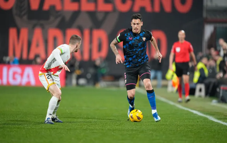 ocampos_sevilla_rayo_foto_oficial_@SevillaFC