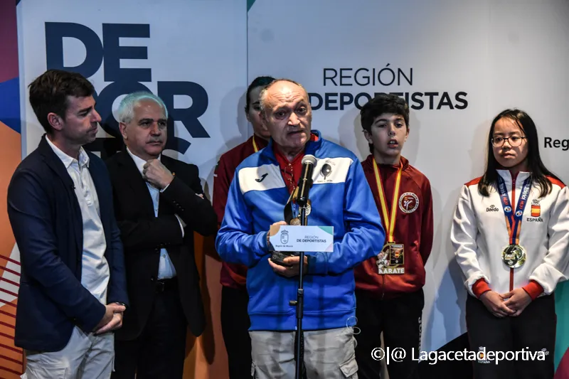 fran recibe a los campeones de kararate-3