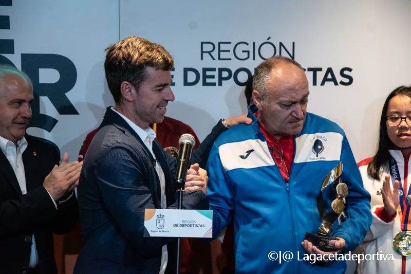 fran recibe a los campeones de kararate-2