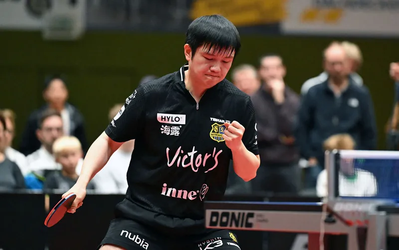 tenis_de_mesa_Jugador_chino_de_ten_88204857