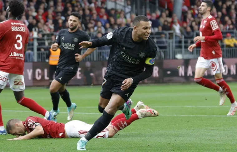 mbappé_foto_oficial_@PSG_English