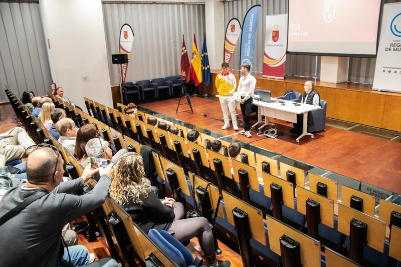 fran despide al equipo tenis de mesa-3