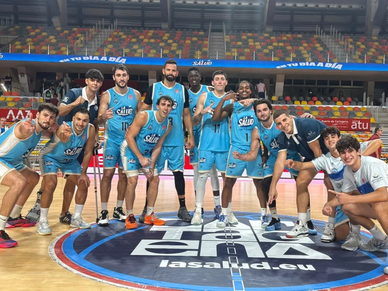 plantilla cb cartagena celebrando victoria ante biele isb - la salud cartagena cb