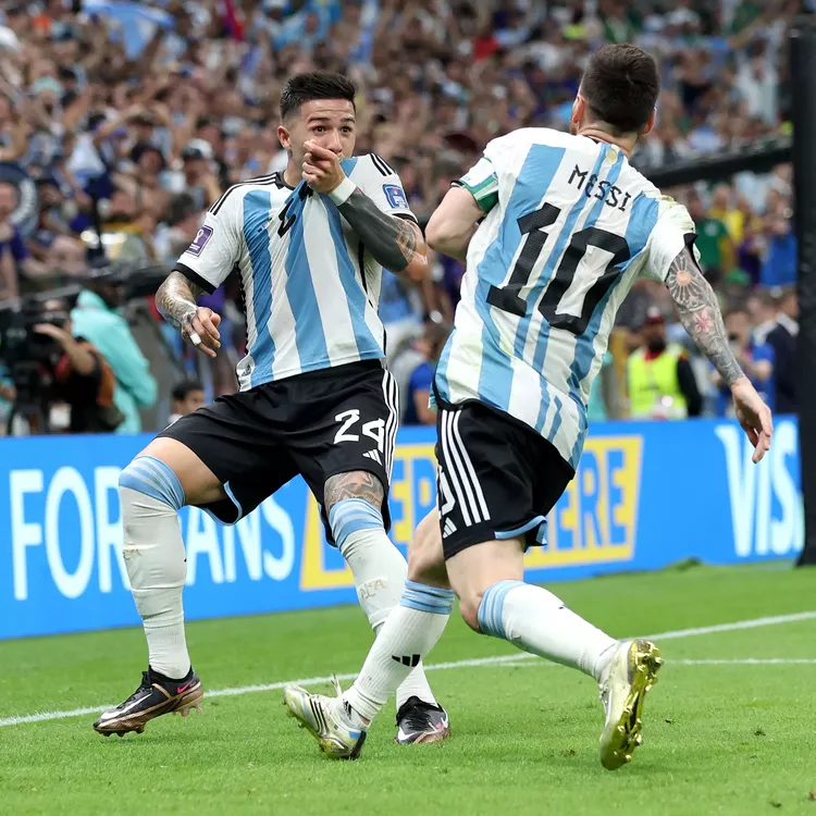 messi_enzo_fernandez_qatar22