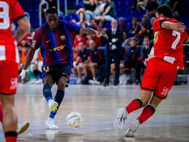 Touré disparando ante Gon Castejón - Barça Futsal
