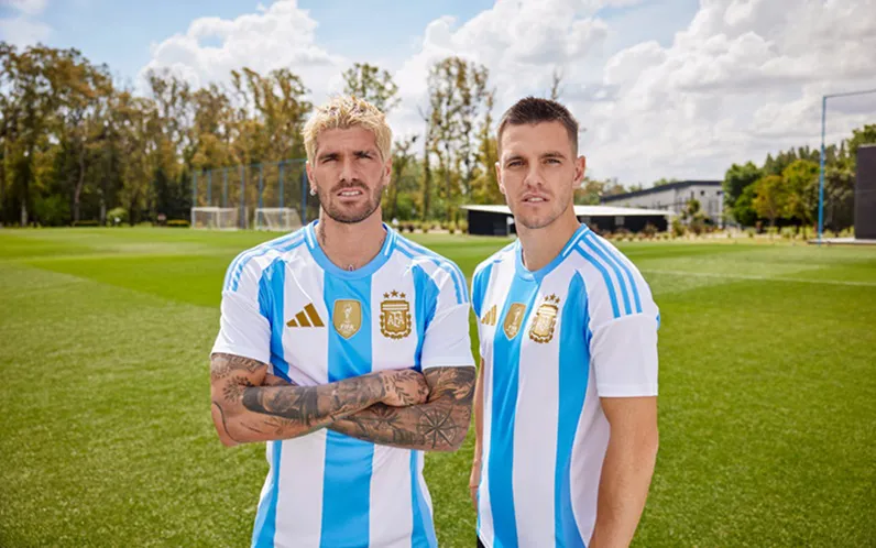camiseta_de_la_seleccion_argentina_foto_oficial_@Argentina