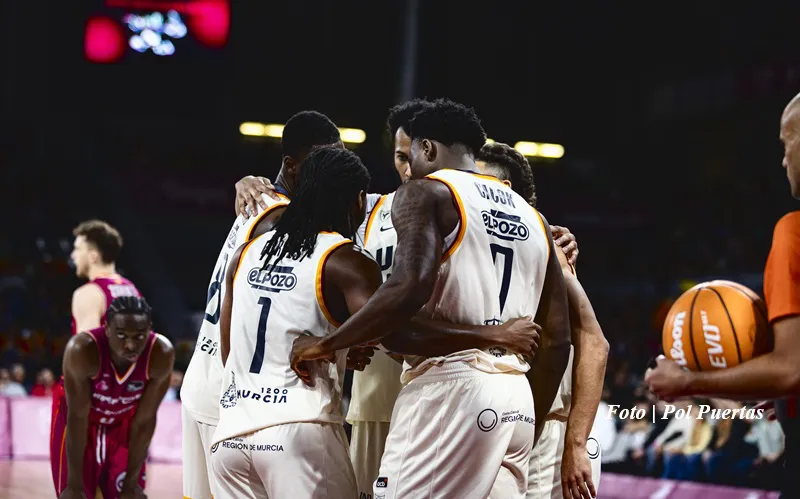 ucam_J08 HIO-UCM Firmar acb Photo - Pol Puertas