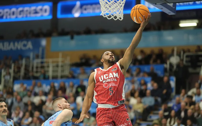 ucam_J19 BRE-UCM Firmar acb Photo - Carlos Castro