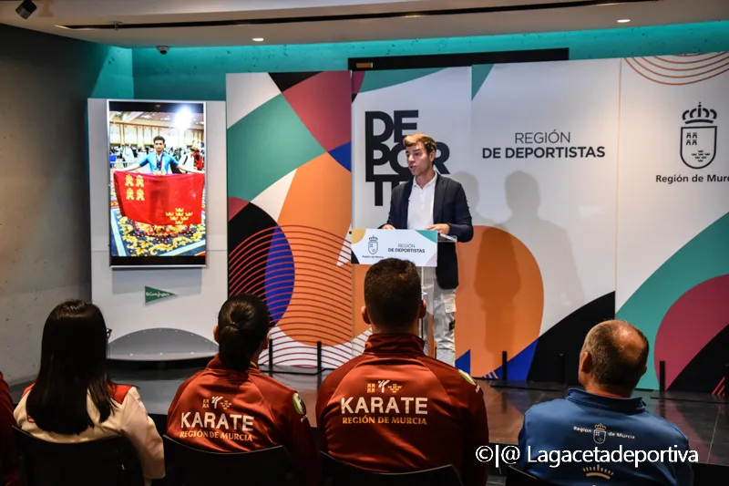 fran recibe a los campeones de kararate-7