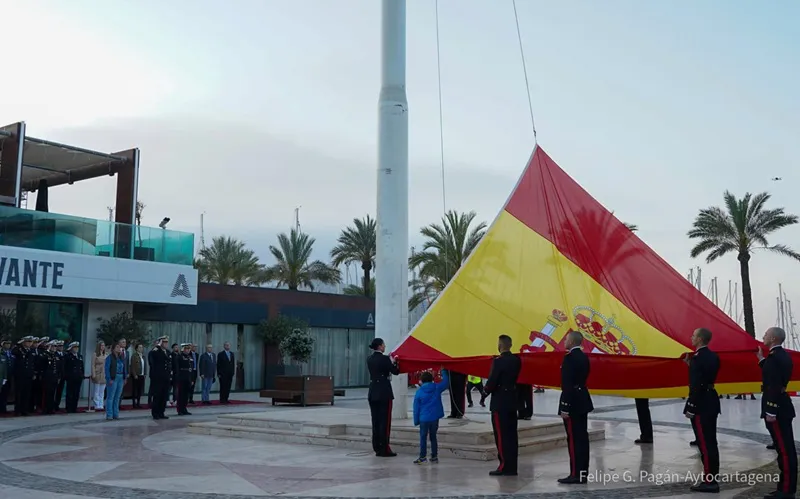 bandera_española_izado_RUTA DE LAS FORTALEZAS