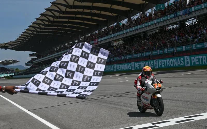 moto3_malasia_20252910_bandera_el_japones