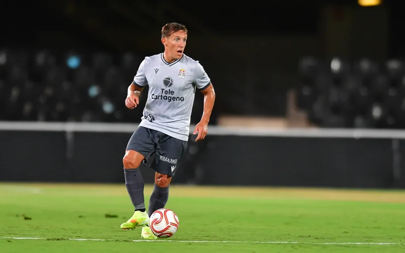 pablo de blasis con el balón - @FCCartagena_efs