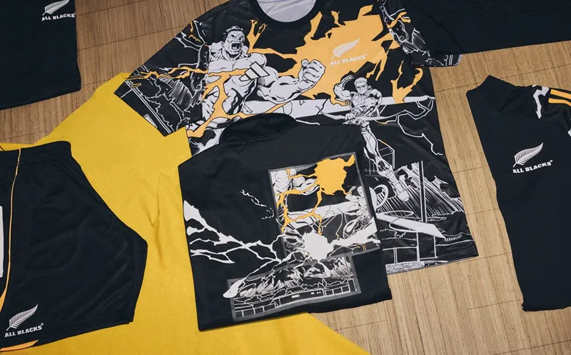 H24646_ CLUBS_SS26_ALL-BLACKS_MARVEL_IMAGEPOOL_OFF-MODEL_KB0064_JV7531