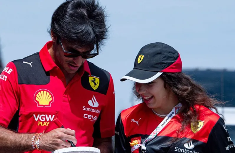sainz_ferrari_foto_oficial_@ScuderiaFerrari