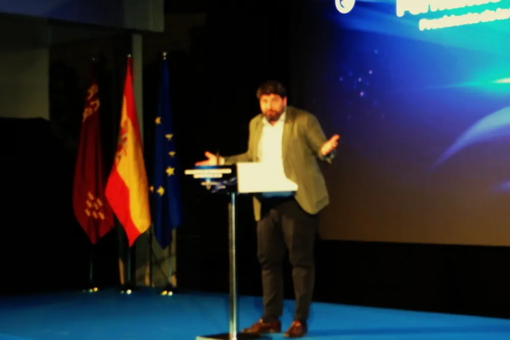 LOPEZ_MIRA_Y_PRESIDENTE_COE2025_3