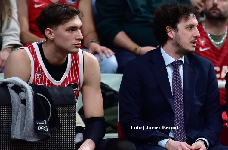 ucam_ayudantes_de_sito_alonso_firmar_imQuality_Javier_Bernal_280326_JBG8596