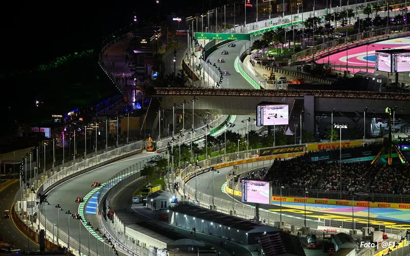 formula1_arabia_saudita_foto_oficial_@F1_Gop1eDMWQAAaRTS