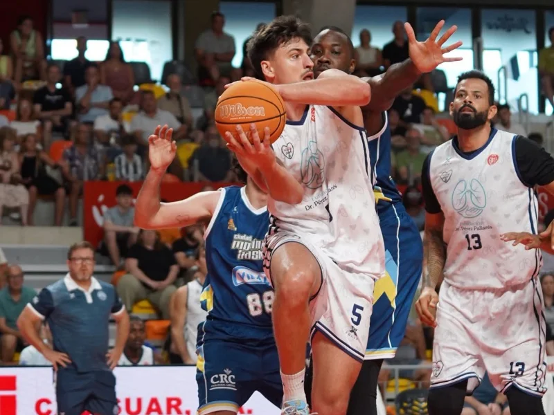 DIEGO RIVAS REINICIANDO JUGADA ANTE MOLINA BASKET - CB CARTAGENA