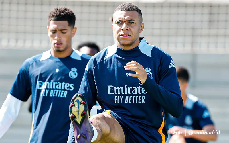 real_madrid_foto_oficial_@realmadrid_2025_mbappe
