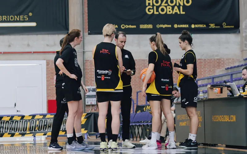 hozono_global_jairis_canut_y_sus_jugadoras