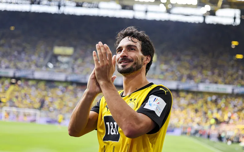 Hummels_ayudar_a_Dormund_85810609