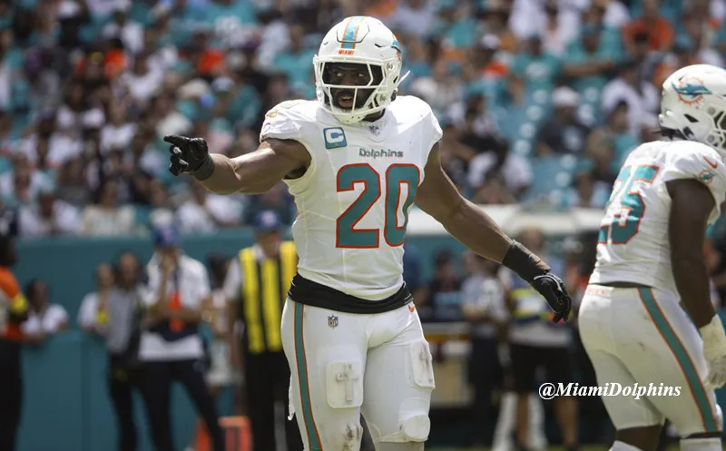 nfl_dolphins_brooks_2025