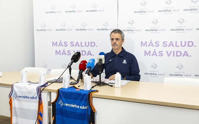 Porfi Fisac en Recoletas Salud Burgos (Firma - SPB-Cintia Cortés)
