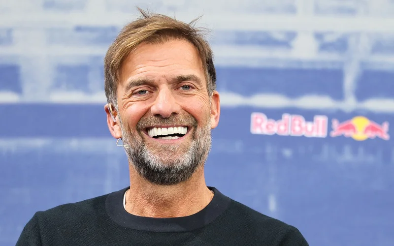 Klopp_entre_el_banqu_90176524_dpa