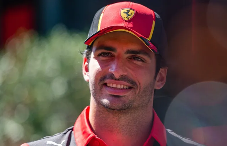 carlos_sainz_foto_oficial_@ScuderiaFerrari