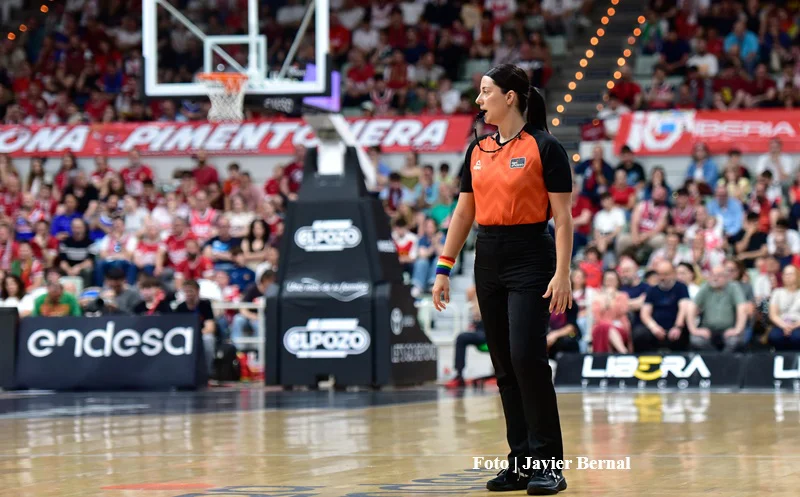 arbitro_firmar_imQuality_Javier_Bernal_170526_JBG5982