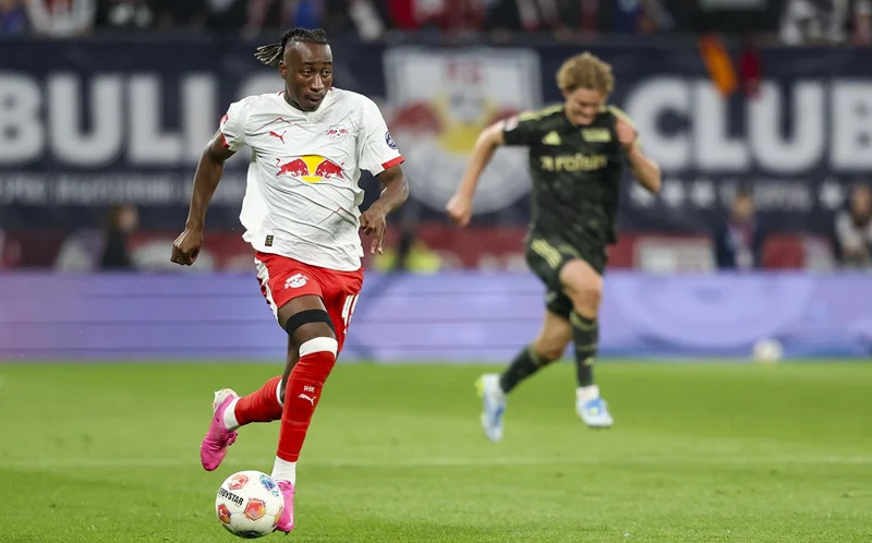 bundesliga_Diomande_entrena_con_90339749