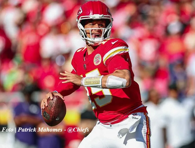 nfl_@Chiefs_Patrick_Mahomes_15