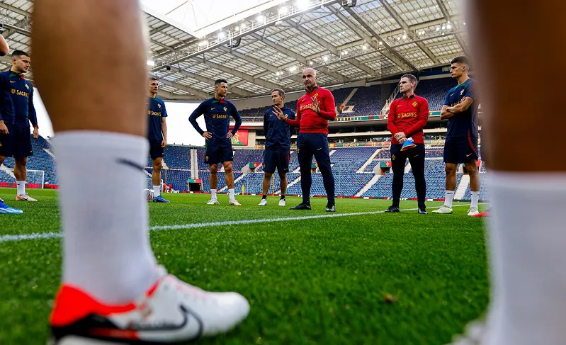 seleccion_de_portugal_cristiano_ronaldo_foto_oficial_@selecaoportugal