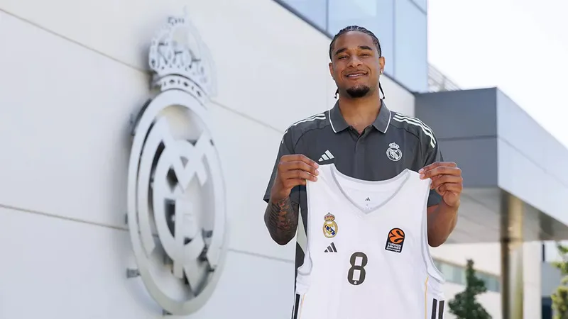 real_madrid_basquet_202526_OKEKE_1PC9624