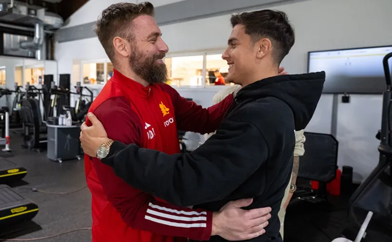 dybala_asroma_foto_oficial_@OfficialASRoma