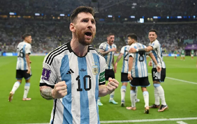 messi_froto_la_lampara_qatar22