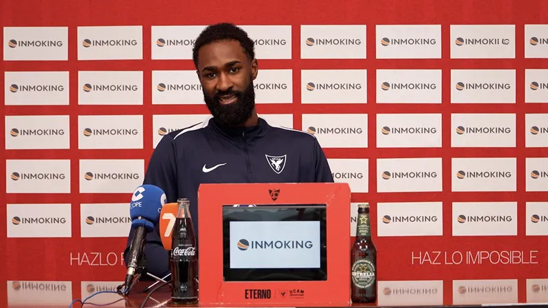 HORIZONTAL.01_12_53_17.Still020 2